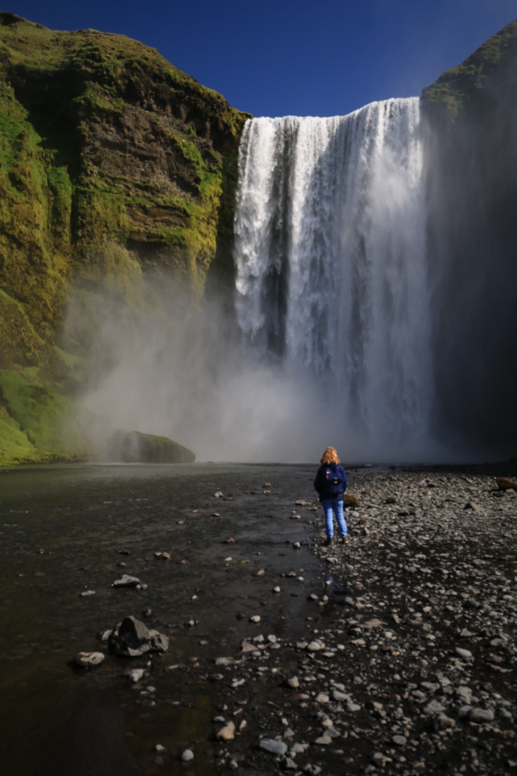 Unten am Wasserfall